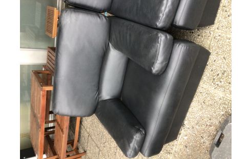 FAUTEUIL LOOK CUIR NOIR