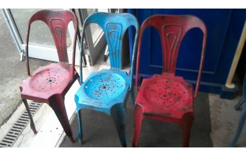 CHAISES VINTAGES METALLIQUES LOT DE 3