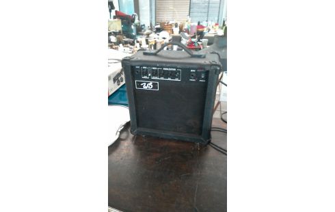 GELUIDSVERSTERKER VOOR GITAAR