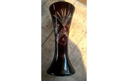 VASE BORDEAUX KRISTALL BOHEMISCH FACETTIERT