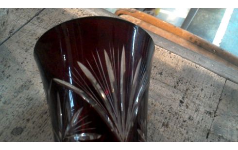 VASE BORDEAUX KRISTALL BOHEMISCH FACETTIERT