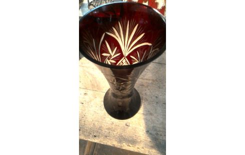 VASE BORDEAUX KRISTALL BOHEMISCH FACETTIERT