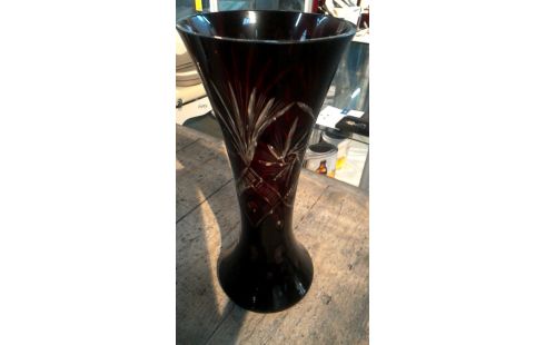 VASE BORDEAUX KRISTALL BOHEMISCH FACETTIERT