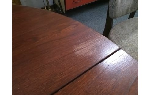 TABLE RONDE TECK AVEC ALLONGE INTERIEURE (STYLE BAUMANN)