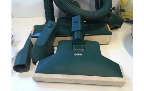 ASPIRATEUR BALAI ANCIEN VORWERK AVEC ACCESSOIRES