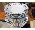 LOT D'ASSIETTES BARRES COLOREES