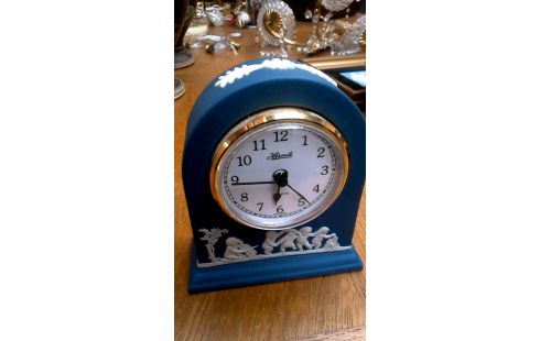 HORLOGE WEDGWOOD BLEUE PORCELAINE