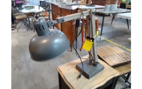 LAMPE A POSER REGLABLE TYPE INDUS