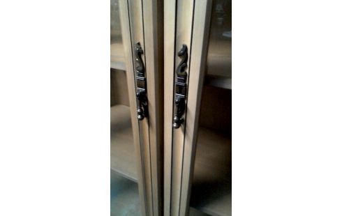 VITRINEKAST 2 DEUREN / 2 LADEN