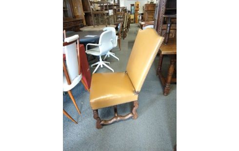 4 CHAISES STYLE LOUIS XIII OS DE MOUTON