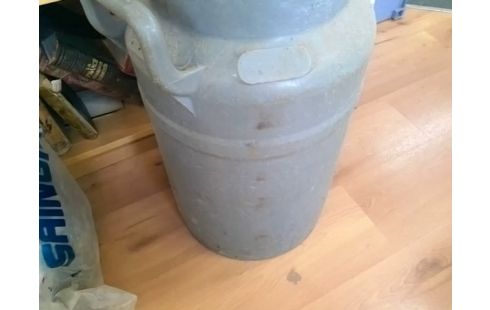 POT A LAIT GM PLASTIQUE