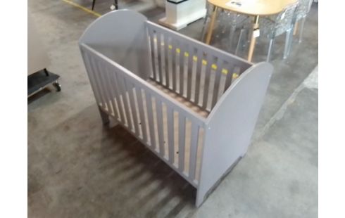 LIT BEBE BOIS PEINT EN L'ETAT