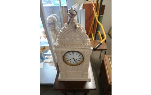 PENDULE STYLE GOTHIQUE