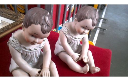 BEELDJE KIND PORSELEIN