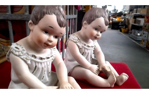 BEELDJE KIND PORSELEIN