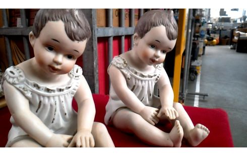 BEELDJE KIND PORSELEIN