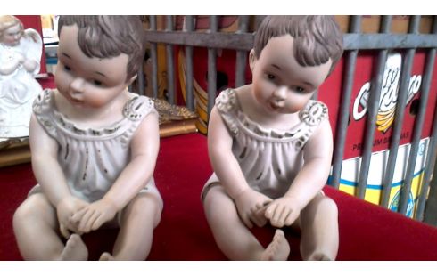 BEELDJE KIND PORSELEIN