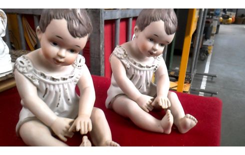 BEELDJE KIND PORSELEIN