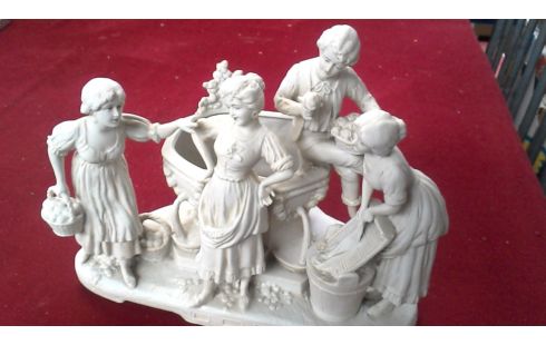 STATUE BLANCHE PORCELAINE