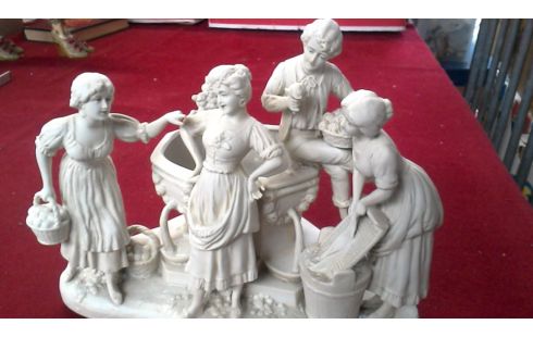 STATUE BLANCHE PORCELAINE