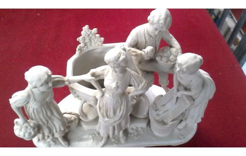 STATUE BLANCHE PORCELAINE