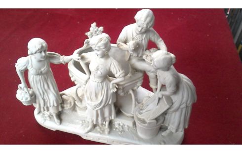 STATUE BLANCHE PORCELAINE