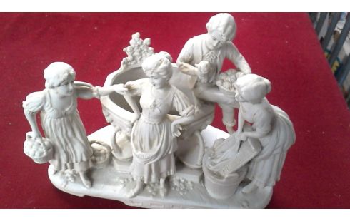 STATUE BLANCHE PORCELAINE