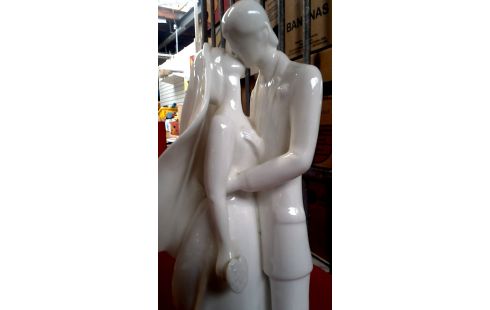 STATUE ECRU PORCELAINE ROYAL