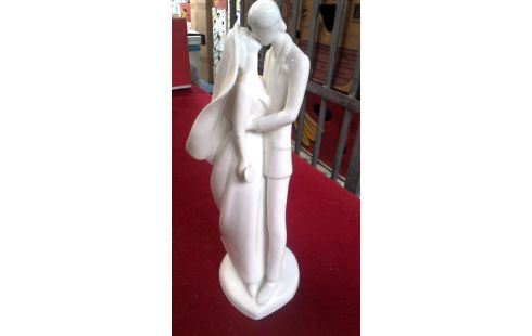 STATUE ECRU PORCELAINE ROYAL