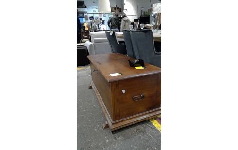 COFFRE EN BOIS OUVERTE EN BAS ( CLÉ )