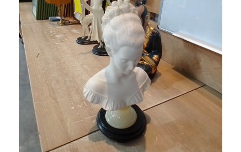 BUSTE FEMME RESINE PIED ALBATRE