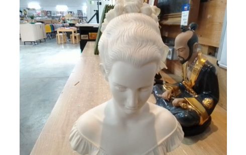 BUSTE FEMME RESINE PIED ALBATRE