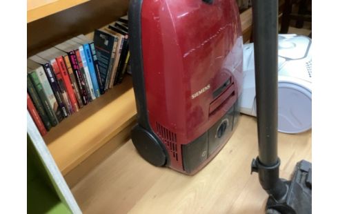 ASPIRATEUR SIEMENS ROUGE