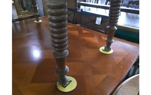 TABLE A VOLETS (PIEDS USES)