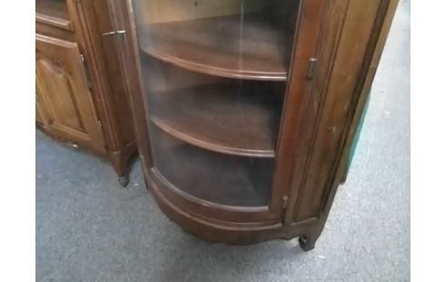 VITRINE D'ANGLE AVEC ETAGERES