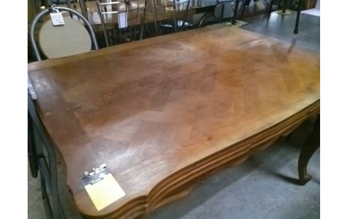 TABLE STYLE LOUIS XV AVEC ALLONGES INTERIEURES (QLQS TACHES)