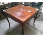 TABLE 80X80 PLIANTE STYLE LOUIS XV (QLQS TACHES)