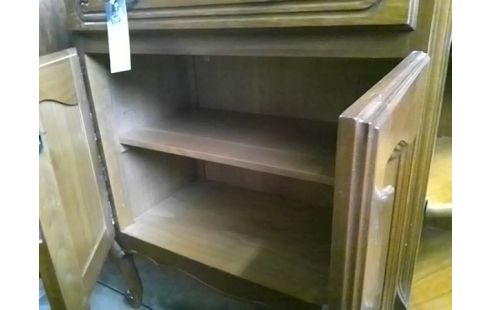 MEUBLE 2P 1T AVEC ETAGERES SUR LES COTES