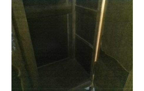 ARMOIRE 2P BOIS (MANQUE BARRE PENDERIE)