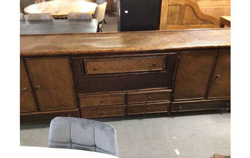 DRESSOIR ROTIN 4 PORTES 7 TIROIRS EN ETAT