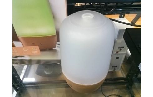 DIFFUSEUR D'HUILES ESSENTIELLES (AVEC BOITE ET CABLE)