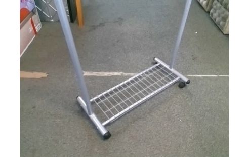 PORTANT VETEMENTS SUR ROULETTES