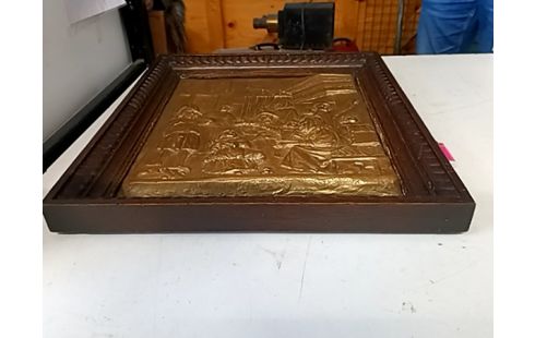 KADER MET BAS-RELIËF IN MESSING