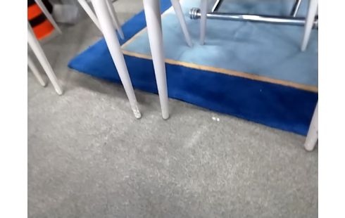 4 CHAISES MODERNE GRISES PIEDS ABIMES