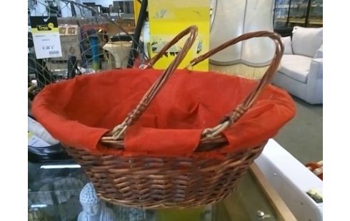 PANIER AVEC TISSU ROUGE
