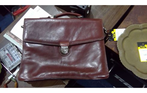 SACOCHE CUIR ARTHUR & ASTON
