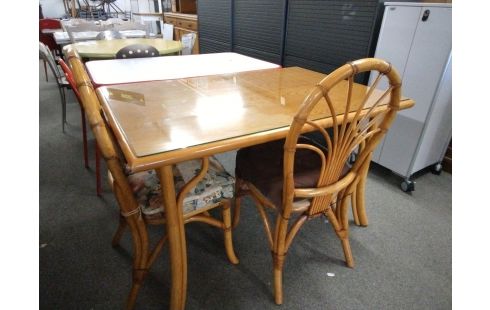 TABLE ROTIN + 2 CHAISES