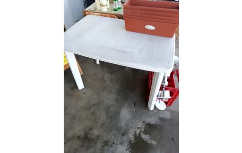 TABLE DE JARDIN