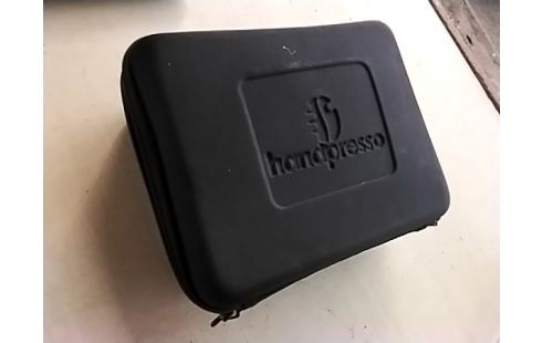 CAFETIERE DE VOITURE + POCHETTE RSV2