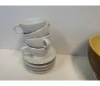 LOT DE 4 TASSES AVEC COUPELLES